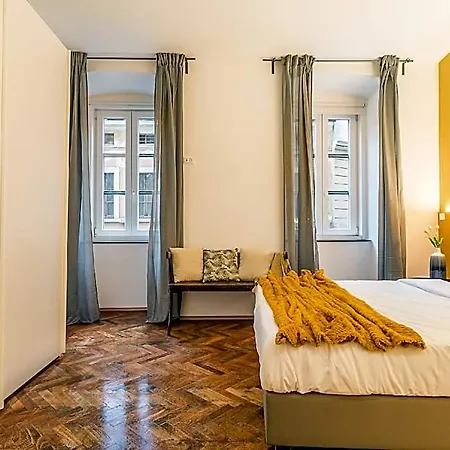 Hotel Tram For 4 Guests Trieste