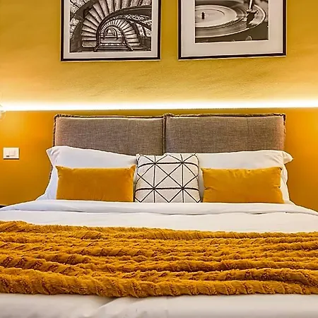 Hotel Tram For 4 Guests 2*